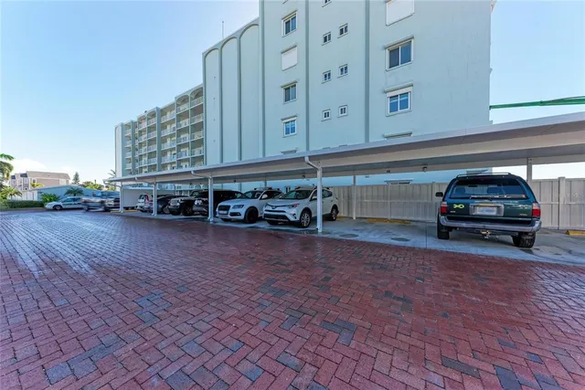 $749,000 | 5200 Gulf Drive, Unit 302, Holmes Beach, FL 34217