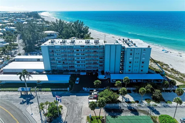 $749,000 | 5200 Gulf Drive, Unit 302, Holmes Beach, FL 34217