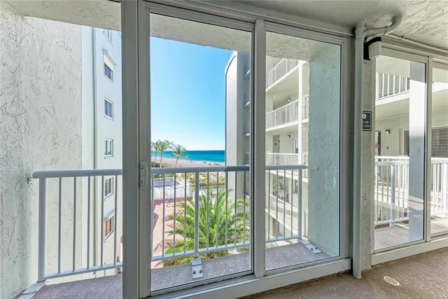 $749,000 | 5200 Gulf Drive, Unit 302, Holmes Beach, FL 34217