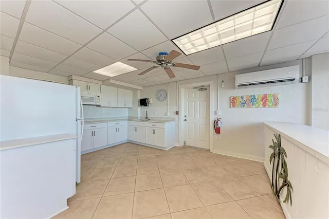 $749,000 | 5200 Gulf Drive, Unit 302, Holmes Beach, FL 34217