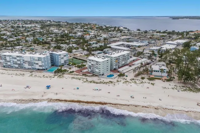 $749,000 | 5200 Gulf Drive, Unit 302, Holmes Beach, FL 34217