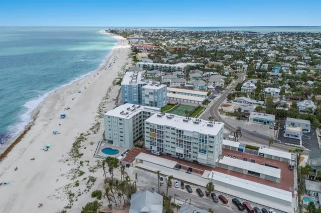 $749,000 | 5200 Gulf Drive, Unit 302, Holmes Beach, FL 34217