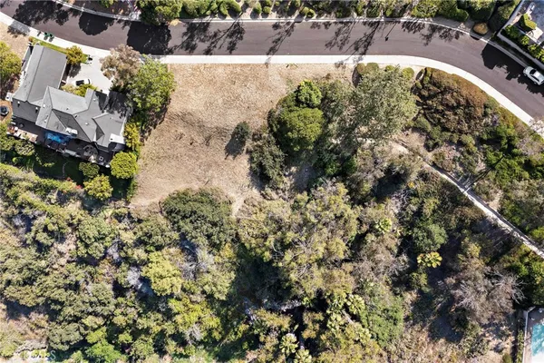 a view of a backyard of the house