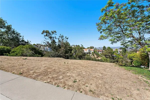 a view of a backyard of the house