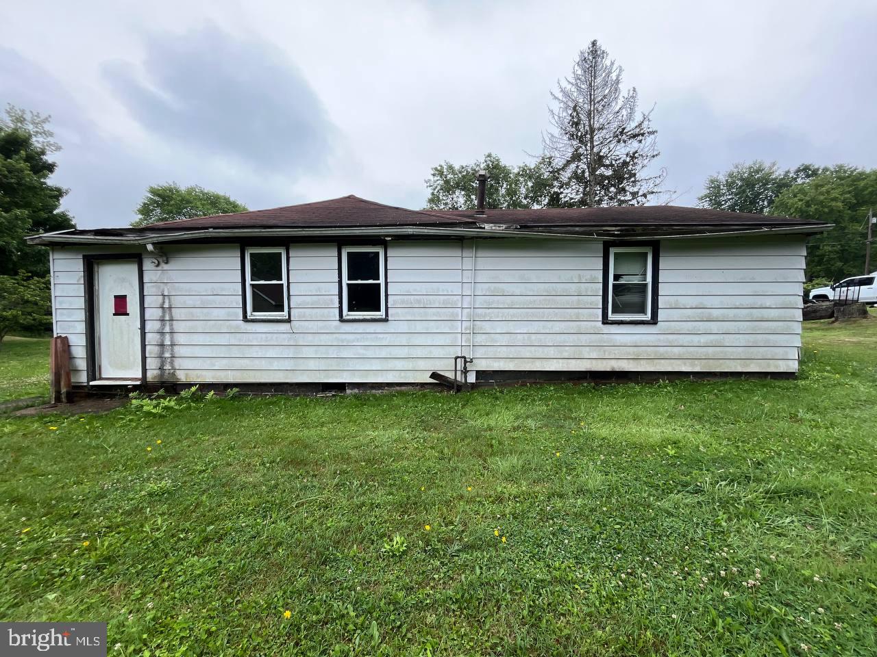 132 Thomas Road New Castle, PA 16101 - Photo 2 of 51