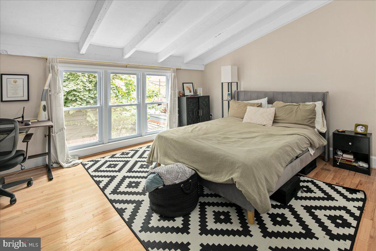 304 2nd Street Southeast Washington, DC 20003 - Photo 4 of 70