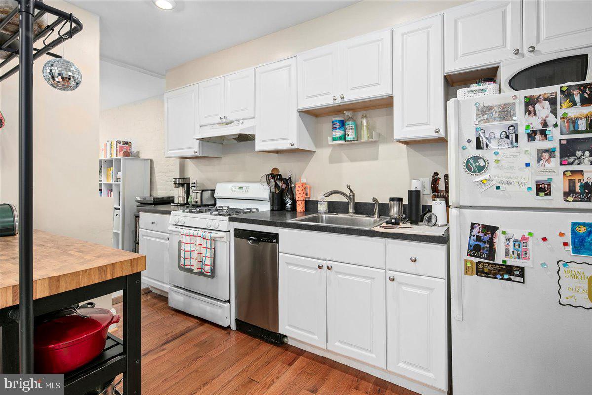 304 2nd Street Southeast Washington, DC 20003 - Photo 9 of 70