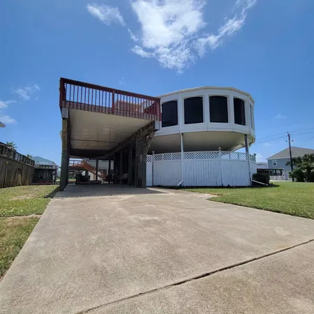$3,200 | 22101 Lampasas Drive, Galveston, TX 77554