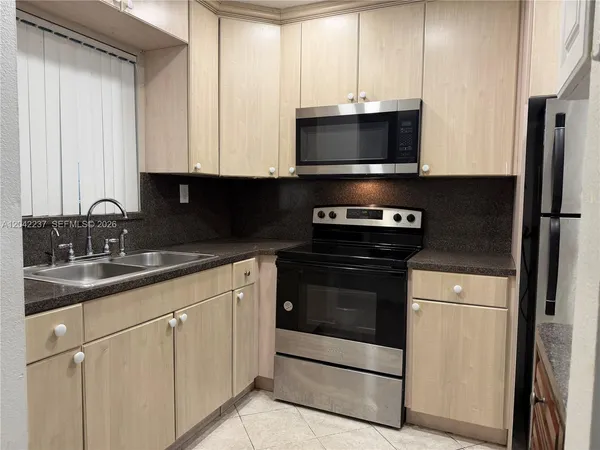 $1,800 | Eastern Shores, North Miami Beach, FL 33160