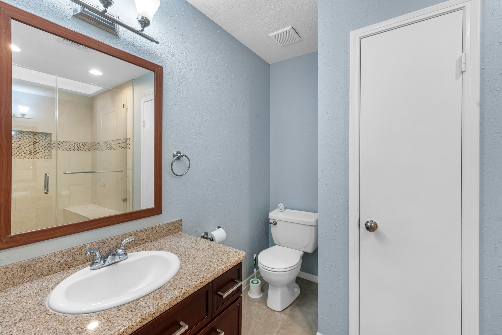 9800 Pagewood Lane, Unit 3103 Houston, TX 77063 - Photo 22 of 27 a bathroom with a sink toilet and shower