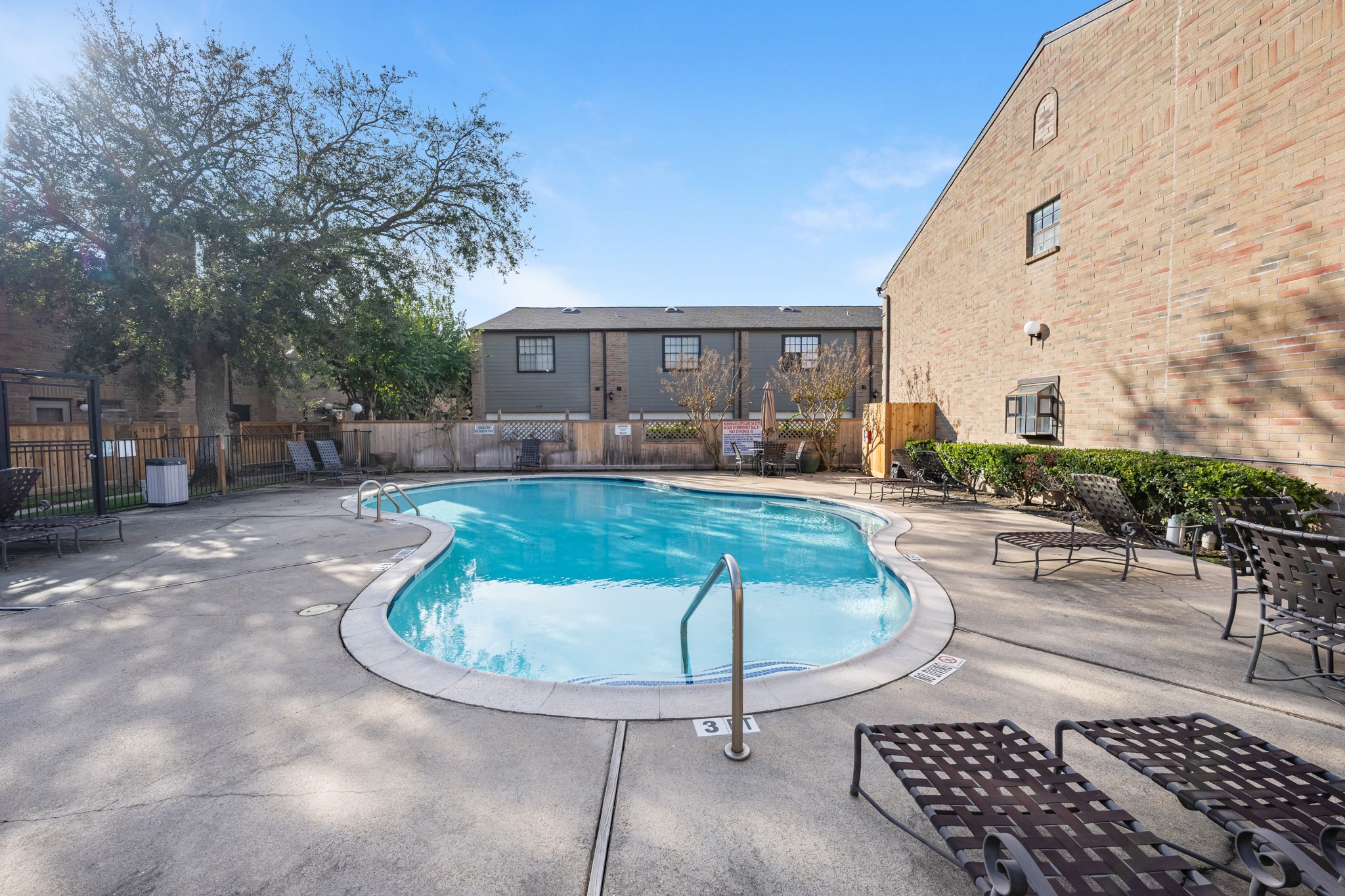 9800 Pagewood Lane, Unit 3103 Houston, TX 77063 - Photo 26 of 27 a view of a house with backyard and sitting area
