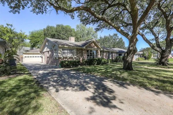 $2,250 | 11402 Brook Meadows Lane, Meadows Place, TX 77477