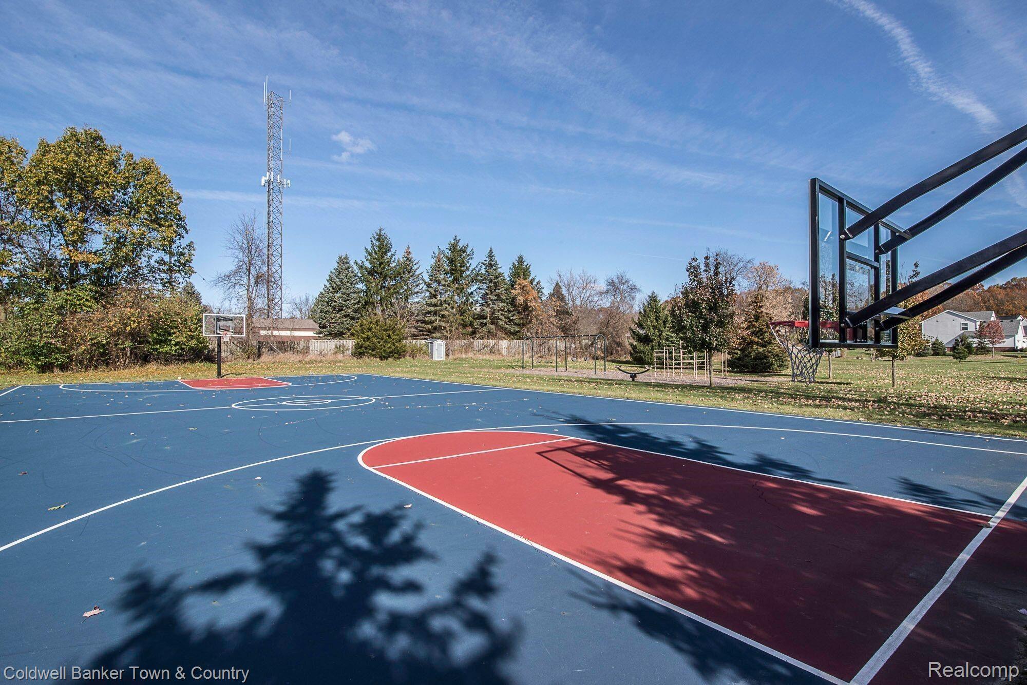 1208 Riverside Street Milford, MI 48381 - Photo 32 of 40 Sub basketball court