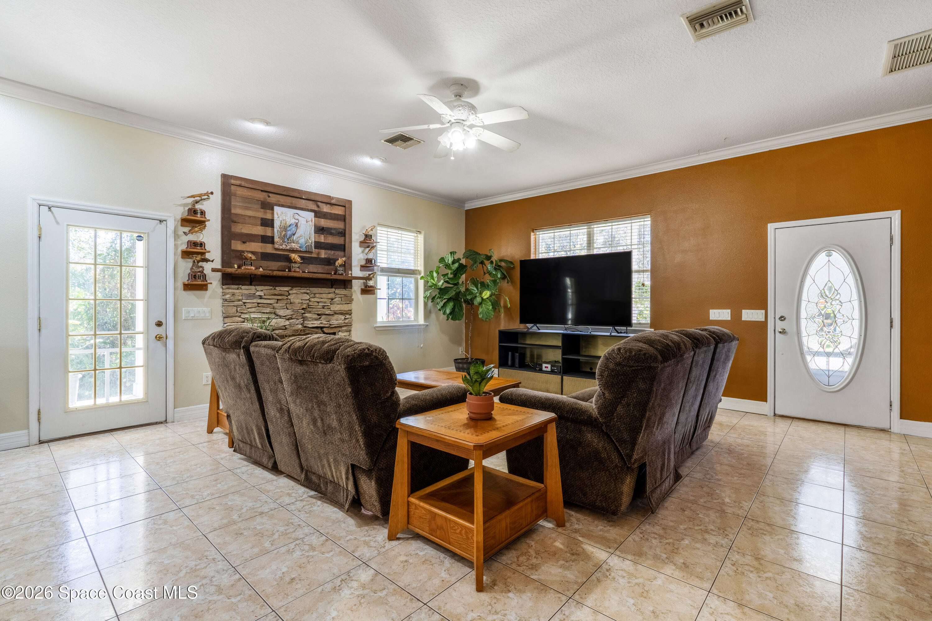 3931 U.S. Rte 1 Mims, FL 32754 - Photo 17 of 46 Living room