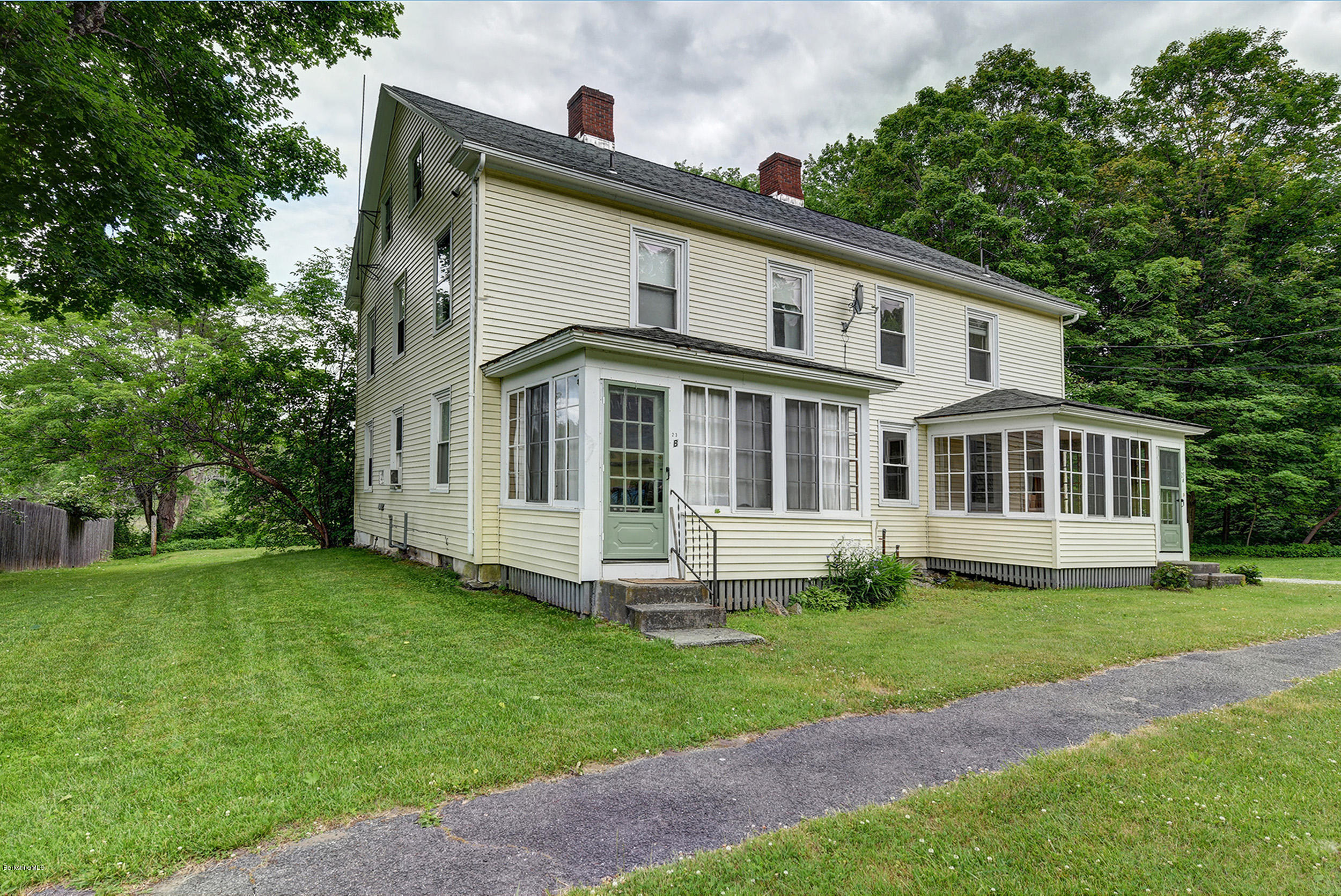 a view of a house with a yard