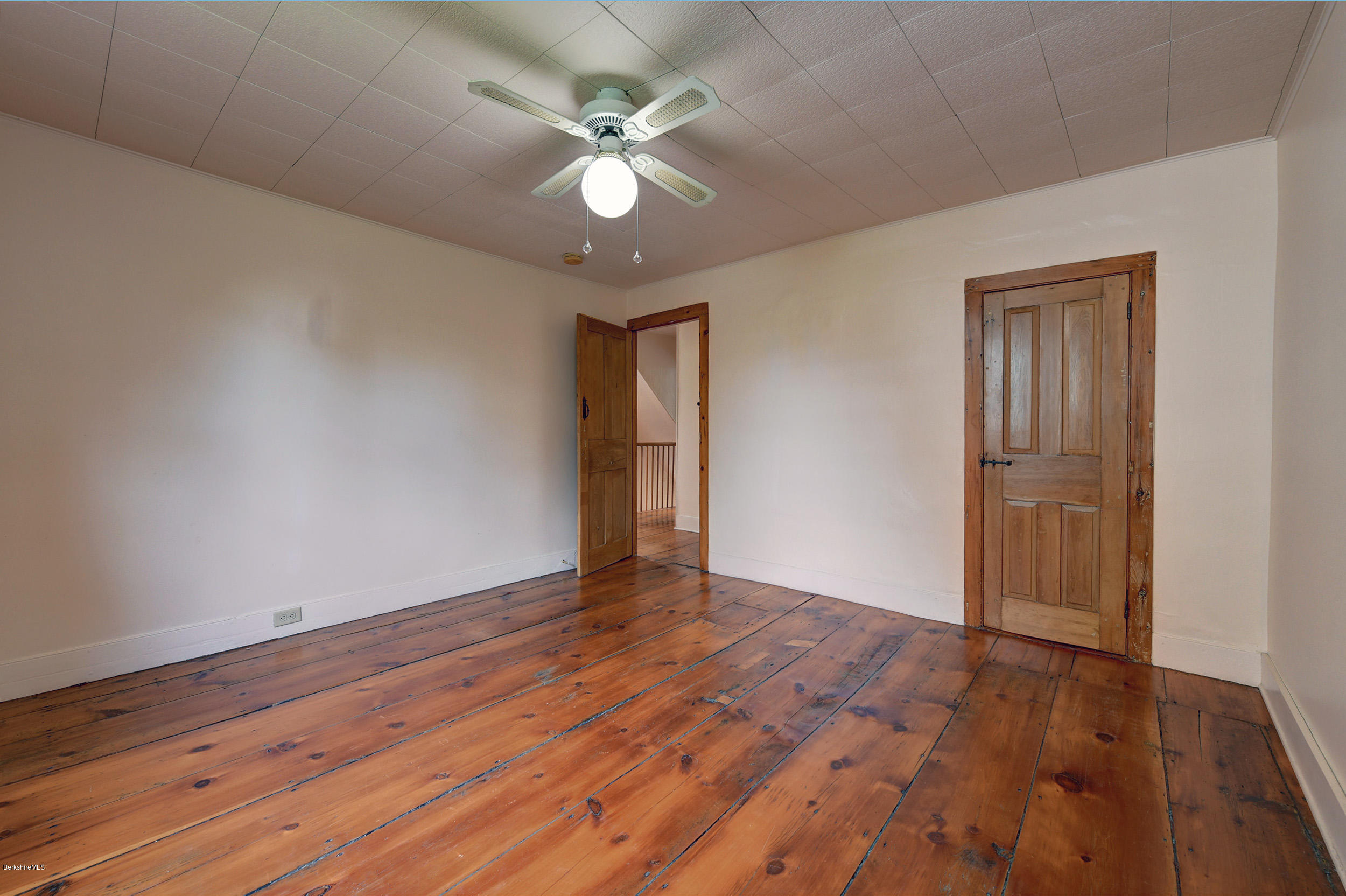 23 Glendale Road Stockbridge, MA 01262 - Photo 19 of 30 an empty room with wooden floor and ceiling fan