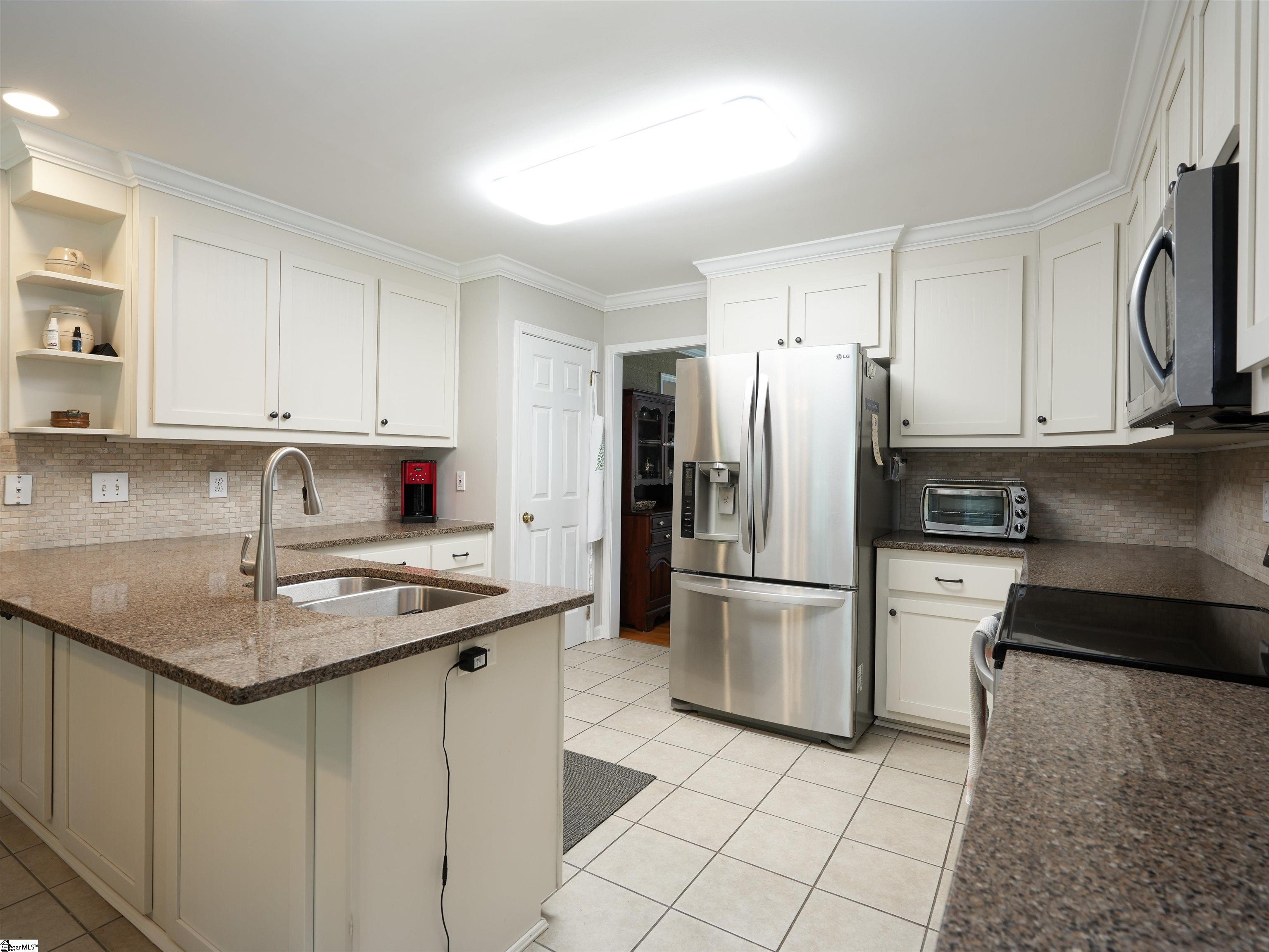 233 Rock Road Greer, SC 29651 - Photo 8 of 36