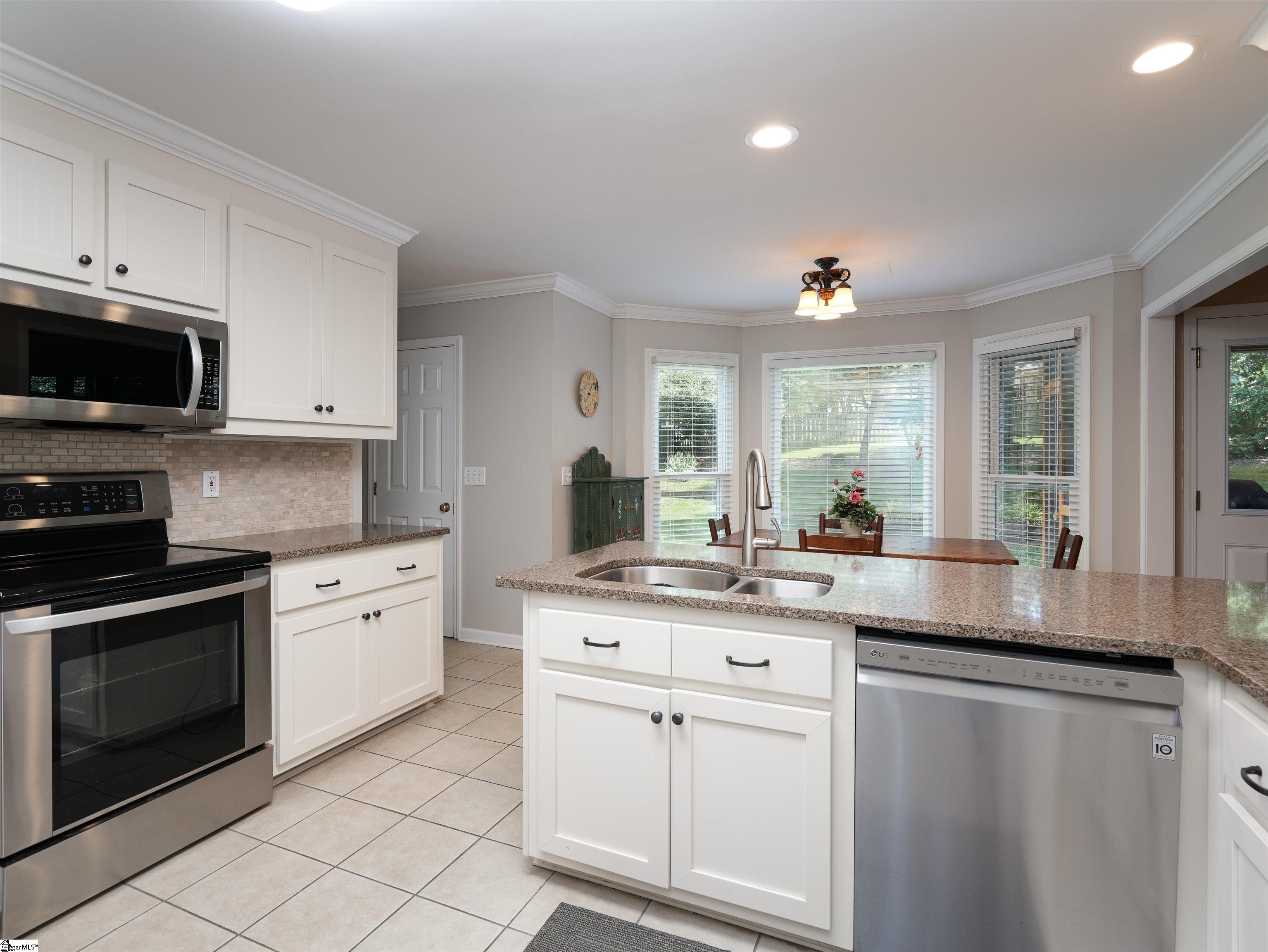 233 Rock Road Greer, SC 29651 - Photo 9 of 36