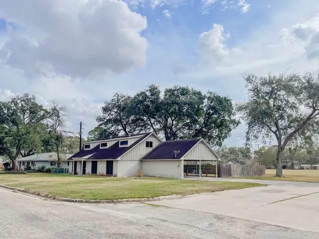 $279,000 | 905 Center Street, El Campo, TX 77437
