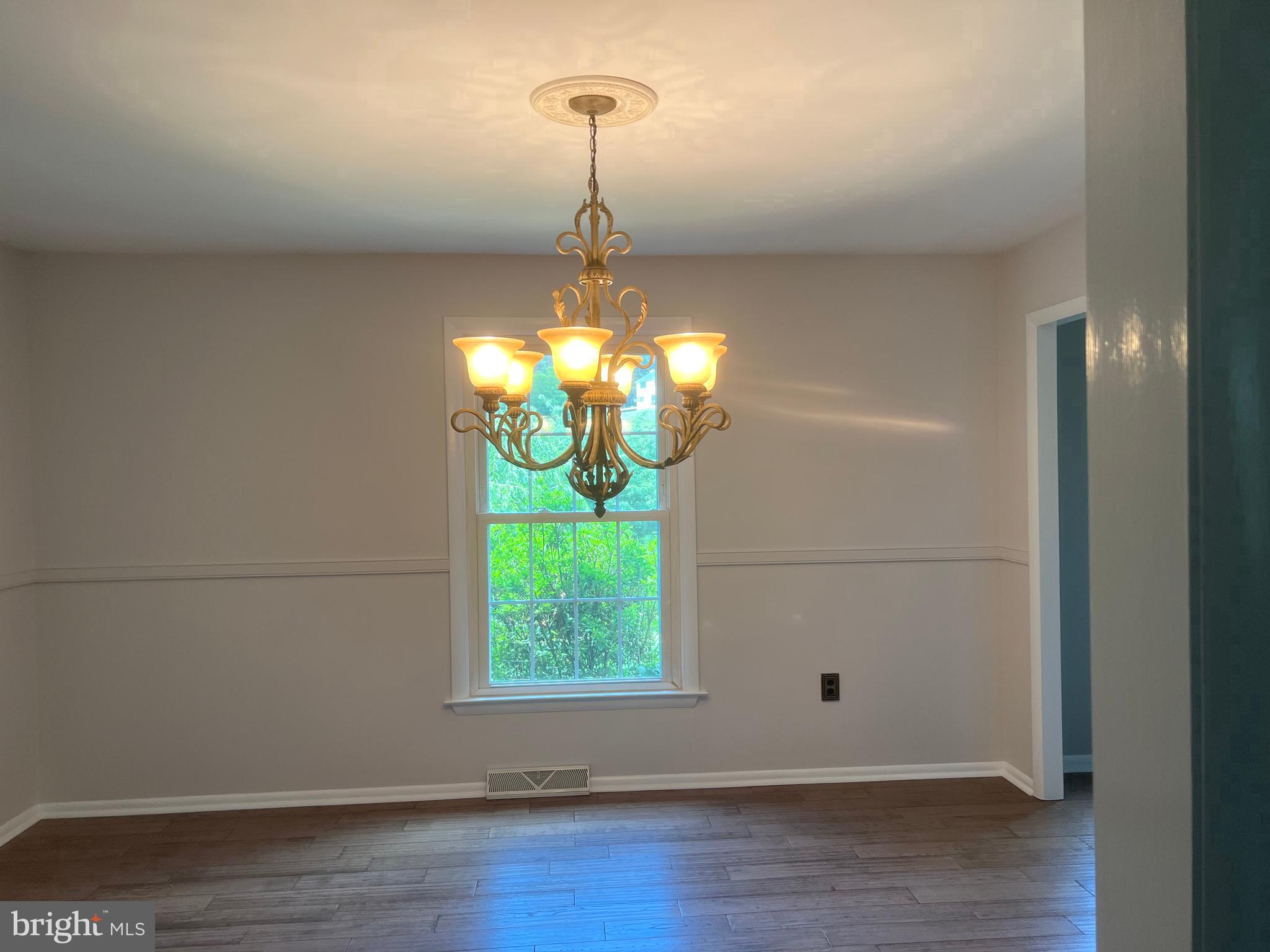720 North Reeds Road Downingtown, PA 19335 - Photo 3 of 28 Large Dining Rm, Hickory plank floors & Chair Rail