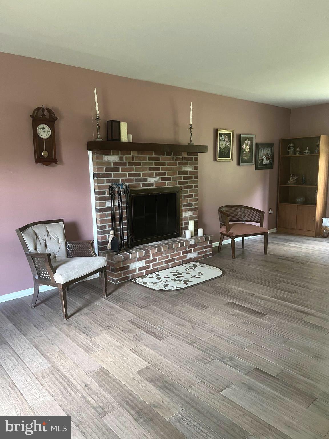 720 North Reeds Road Downingtown, PA 19335 - Photo 9 of 28 Hardwood Fls & Raised Hearth Fp in Living Room