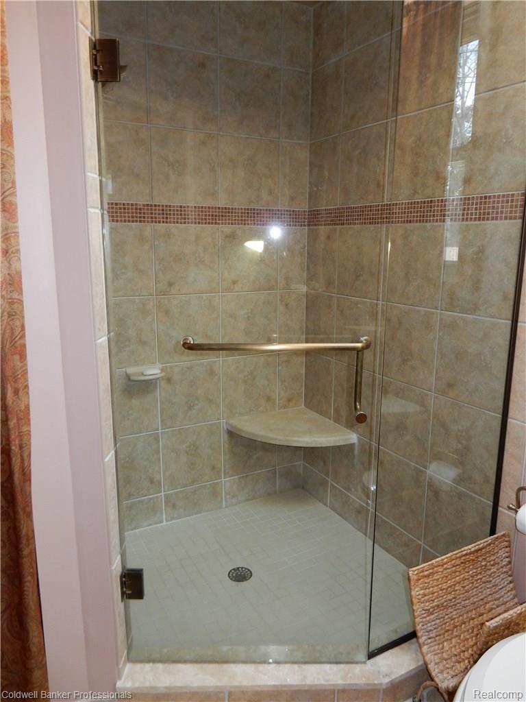 200 Ridgemont Road Grosse Pointe, MI 48236 - Photo 13 of 23 13.JPG