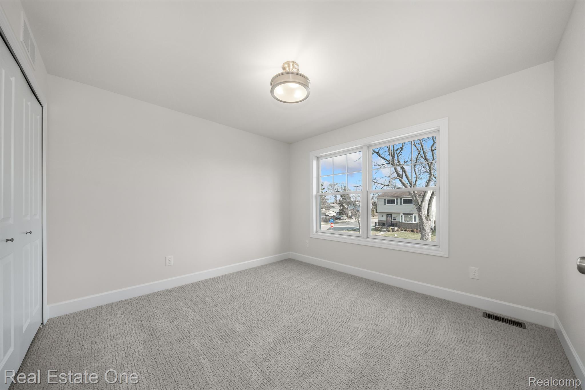3169 Cumberland Road Berkley, MI 48072 - Photo 19 of 36 2 of 4 large bedrooms