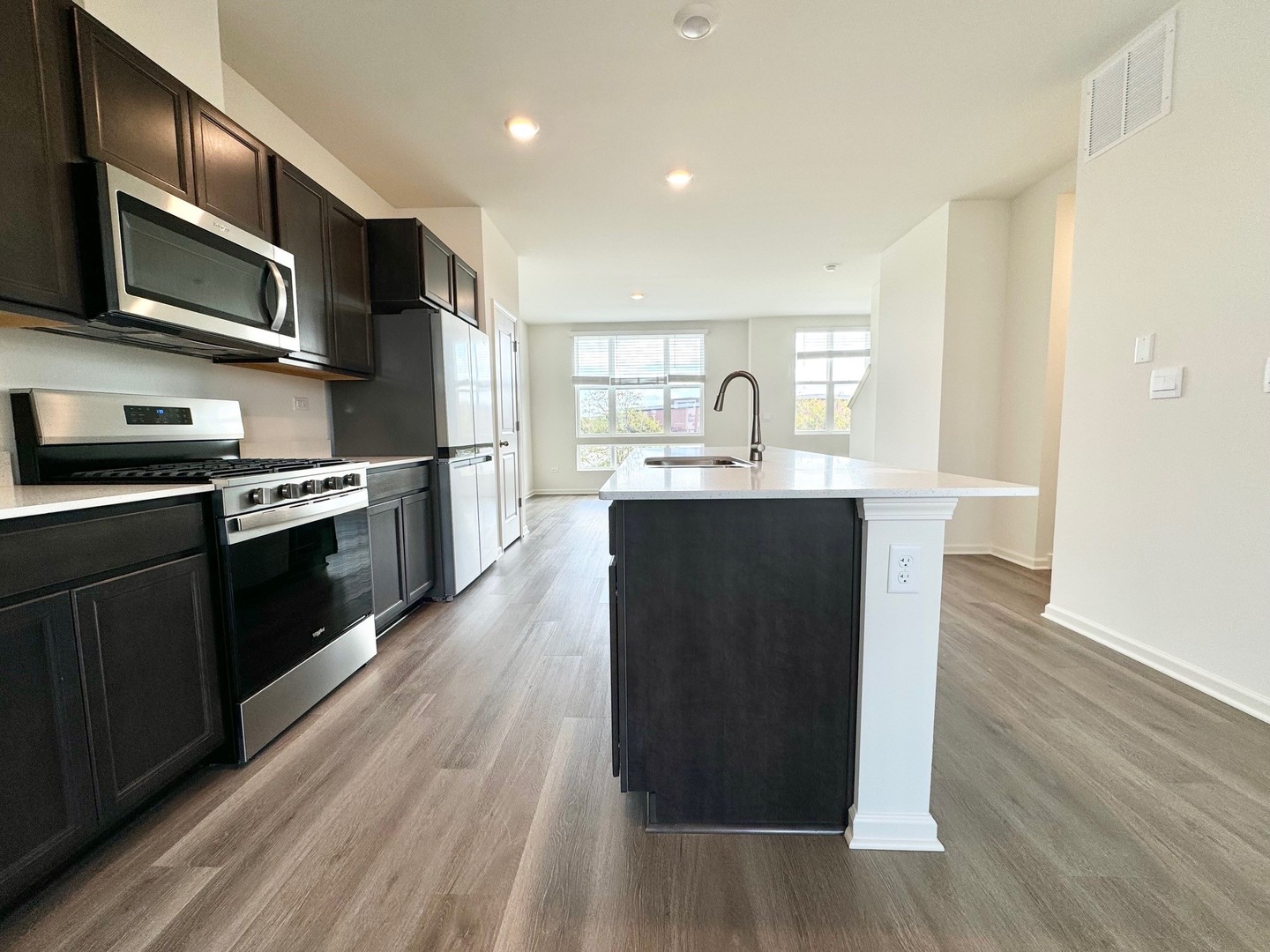 357 Summit Circle Lombard, IL 60148 - Photo 5 of 47