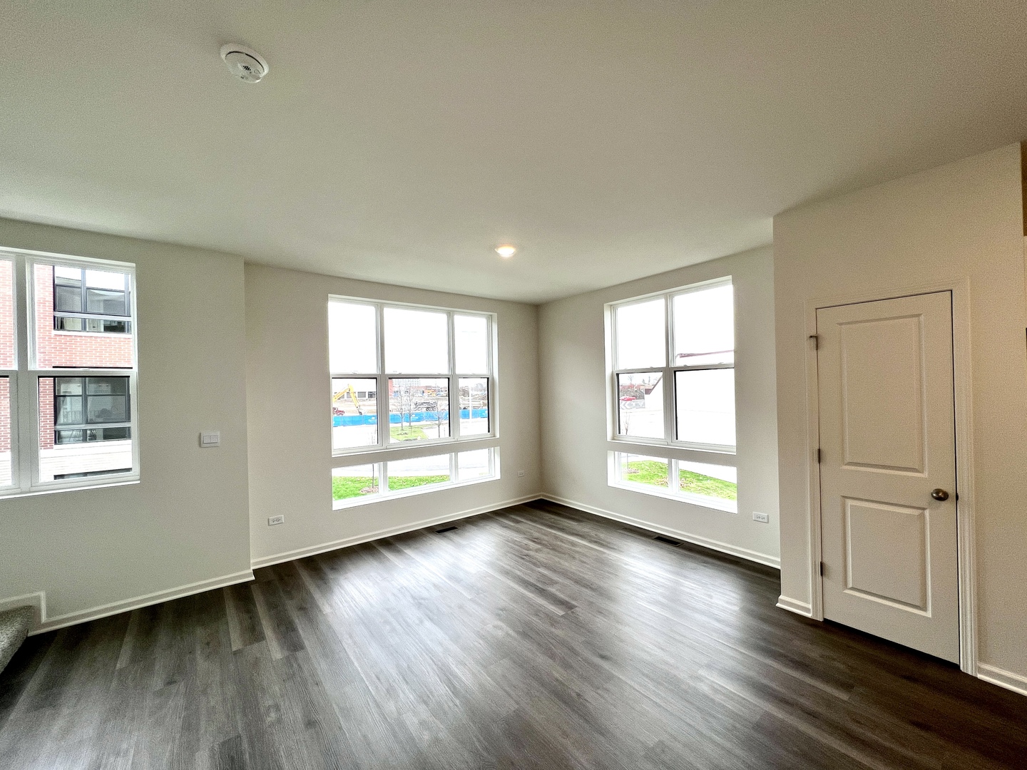 357 Summit Circle Lombard, IL 60148 - Photo 8 of 47