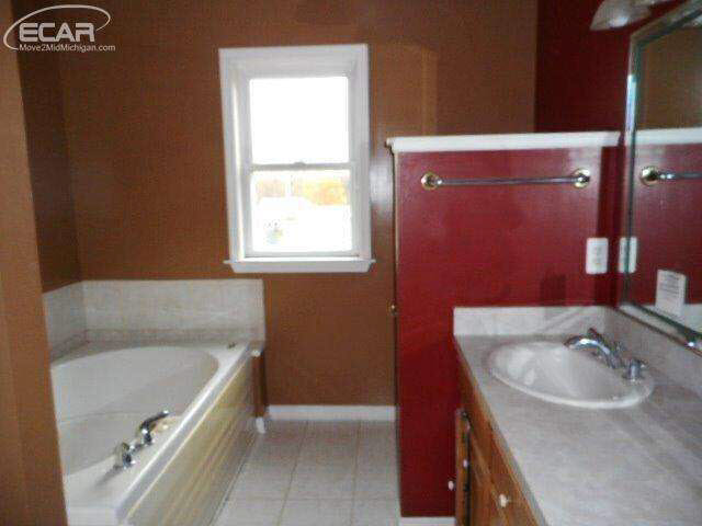 4137 East Carpenter Road Flint, MI 48506 - Photo 10 of 26 20452965-9.JPG