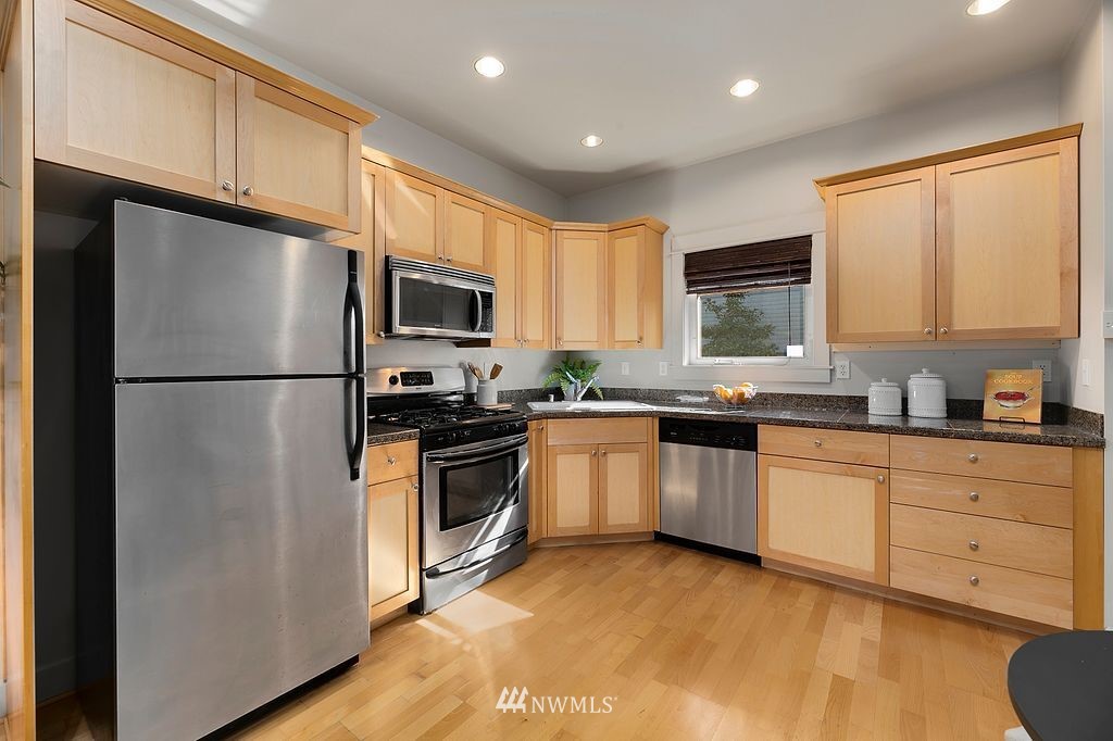 2015 South Main Street, Unit B Seattle, WA 98144 - Photo 8 of 20