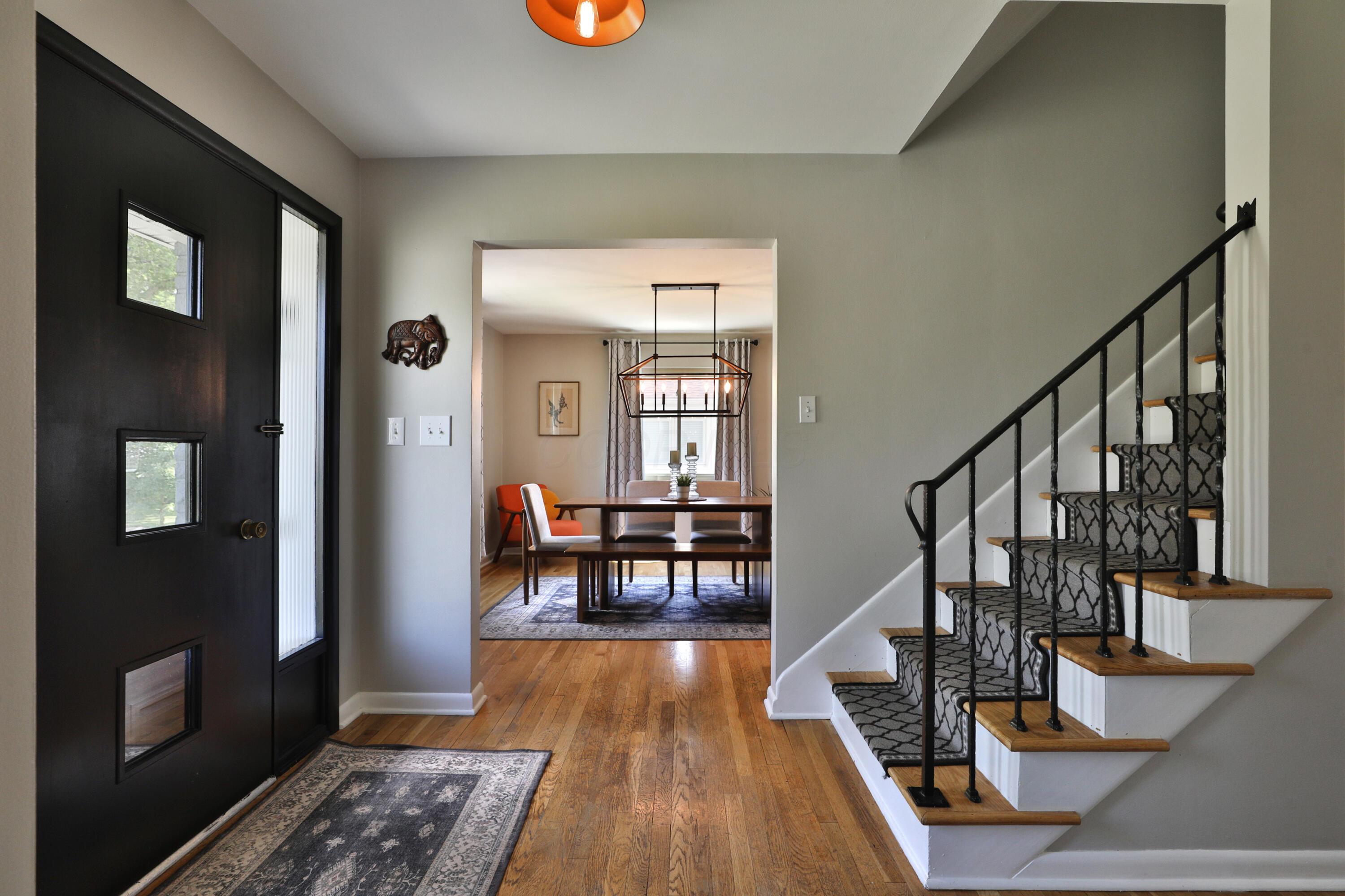315 South Kellner Road Columbus, OH 43209 - Photo 10 of 51 Foyer is warm and welcoming