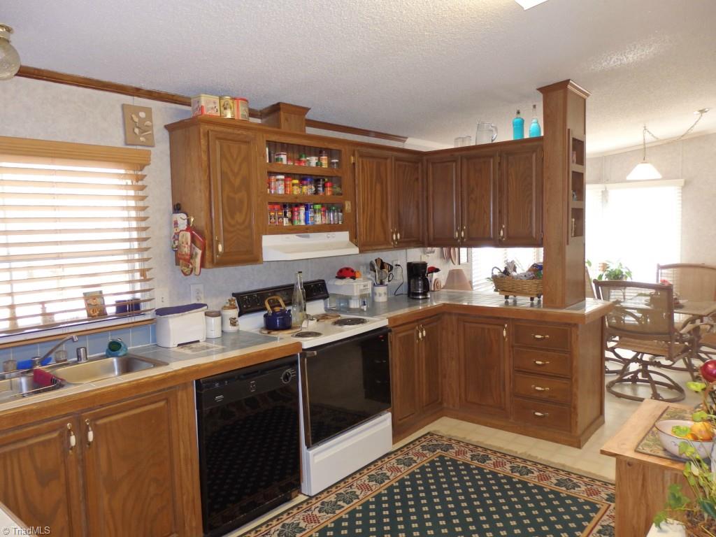1744 Finch Farm Road Thomasville, NC 27360 - Photo 11 of 25 Kitchen