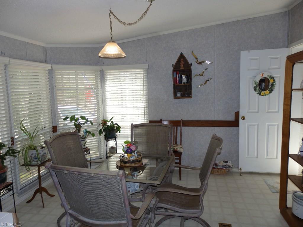 1744 Finch Farm Road Thomasville, NC 27360 - Photo 15 of 25 Sunroom/breakfast nook