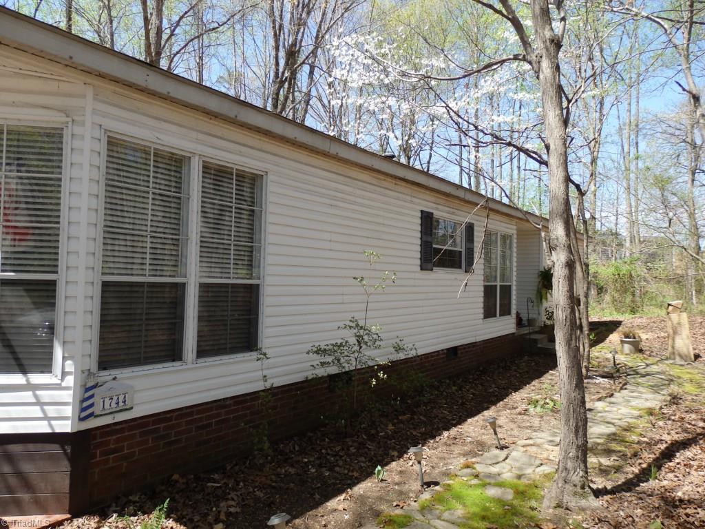 1744 Finch Farm Road Thomasville, NC 27360 - Photo 3 of 25 Front