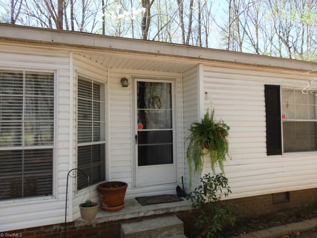 1744 Finch Farm Road Thomasville, NC 27360 - Photo 4 of 25 Front entrance