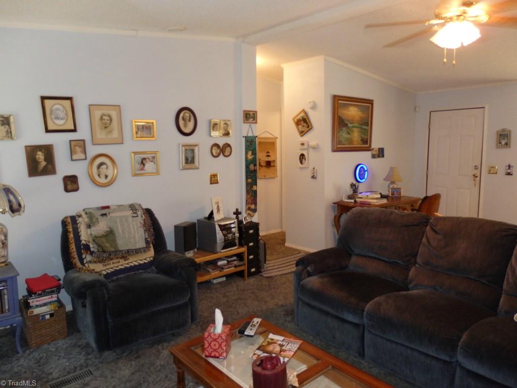 1744 Finch Farm Road Thomasville, NC 27360 - Photo 7 of 25 Living room
