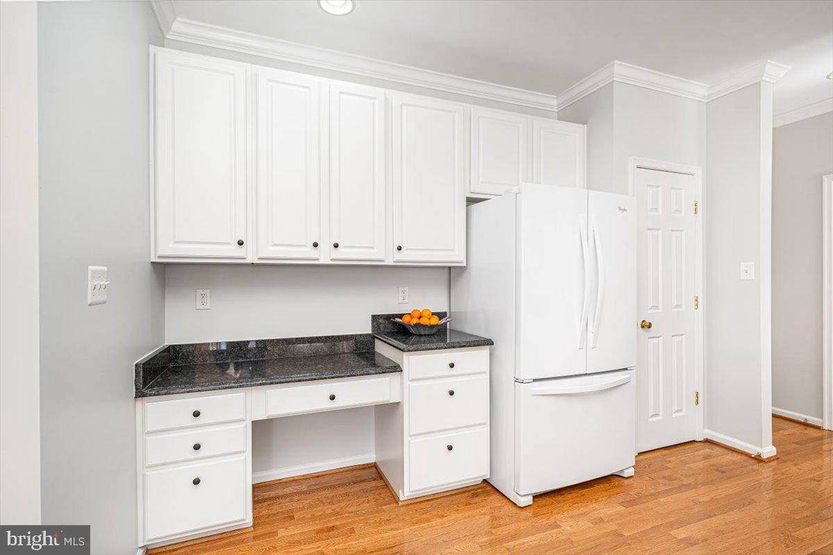 18602 Broken Oak Road Boyds, MD 20841 - Photo 15 of 83 Lots of Cabinets and counter space plus pantry
