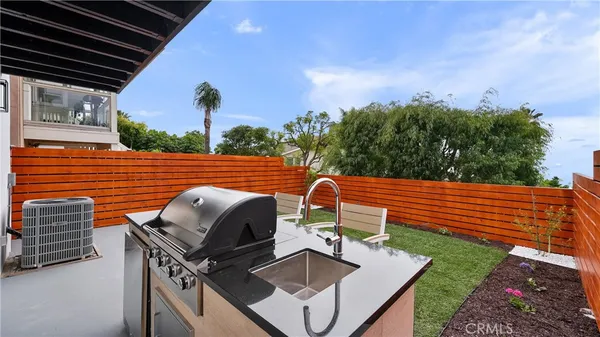 $3,195,000 | 1095 Miramar Street, Laguna Beach, CA 92651