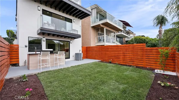 $3,195,000 | 1095 Miramar Street, Laguna Beach, CA 92651