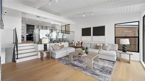 $3,195,000 | 1095 Miramar Street, Laguna Beach, CA 92651