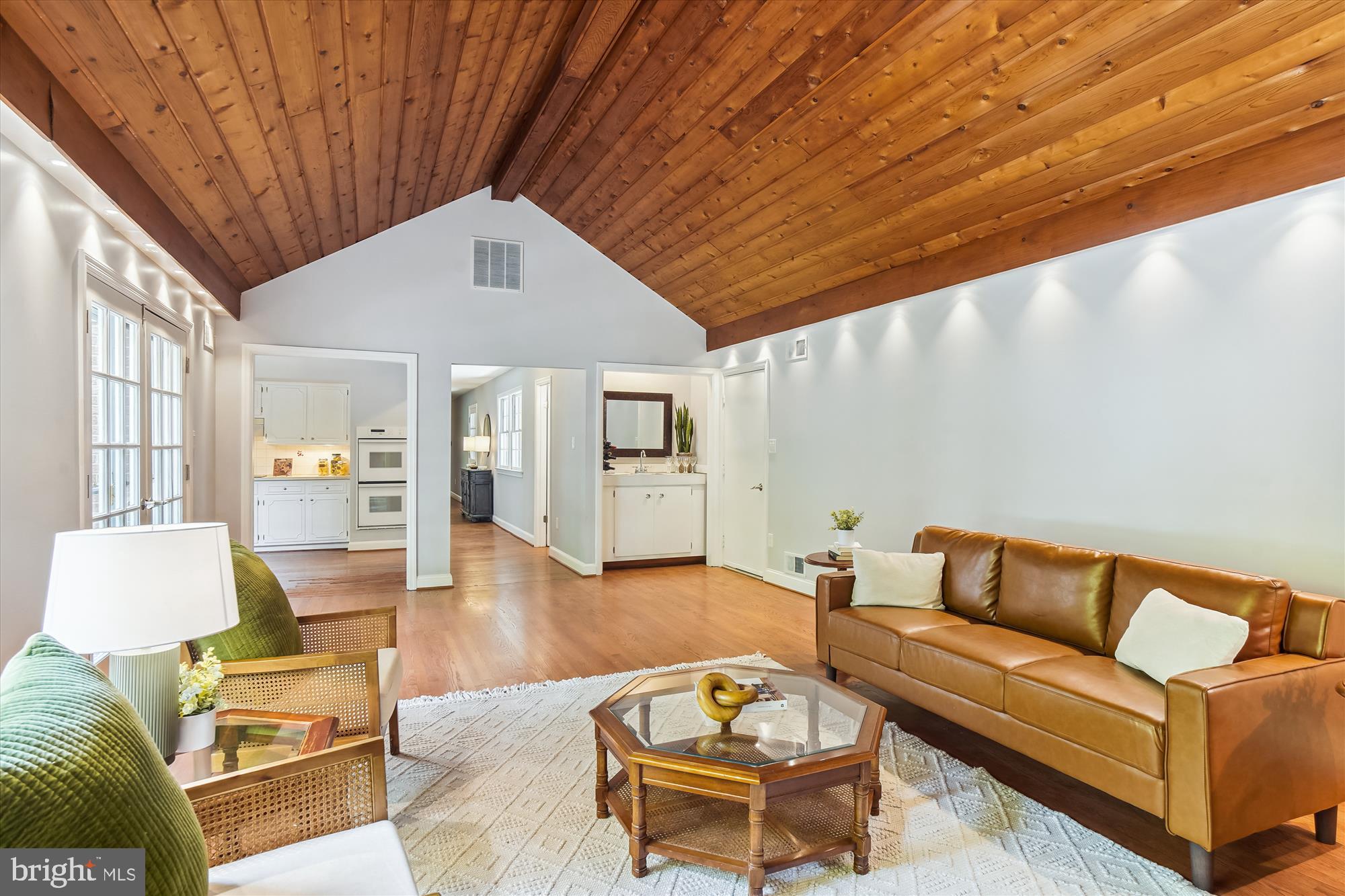 10001 Carter Road Bethesda, MD 20817 - Photo 19 of 78 Family room with Wet Bar