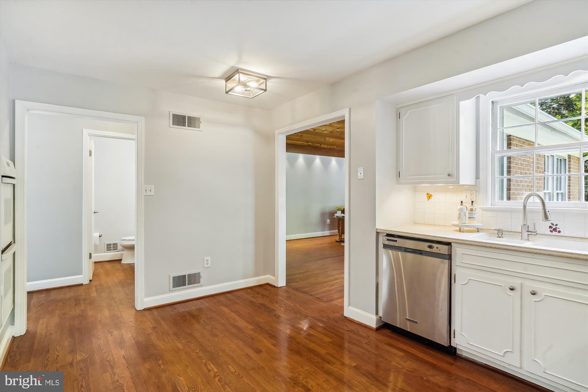 10001 Carter Road Bethesda, MD 20817 - Photo 26 of 78 Kitchen with Hardwood Flooring