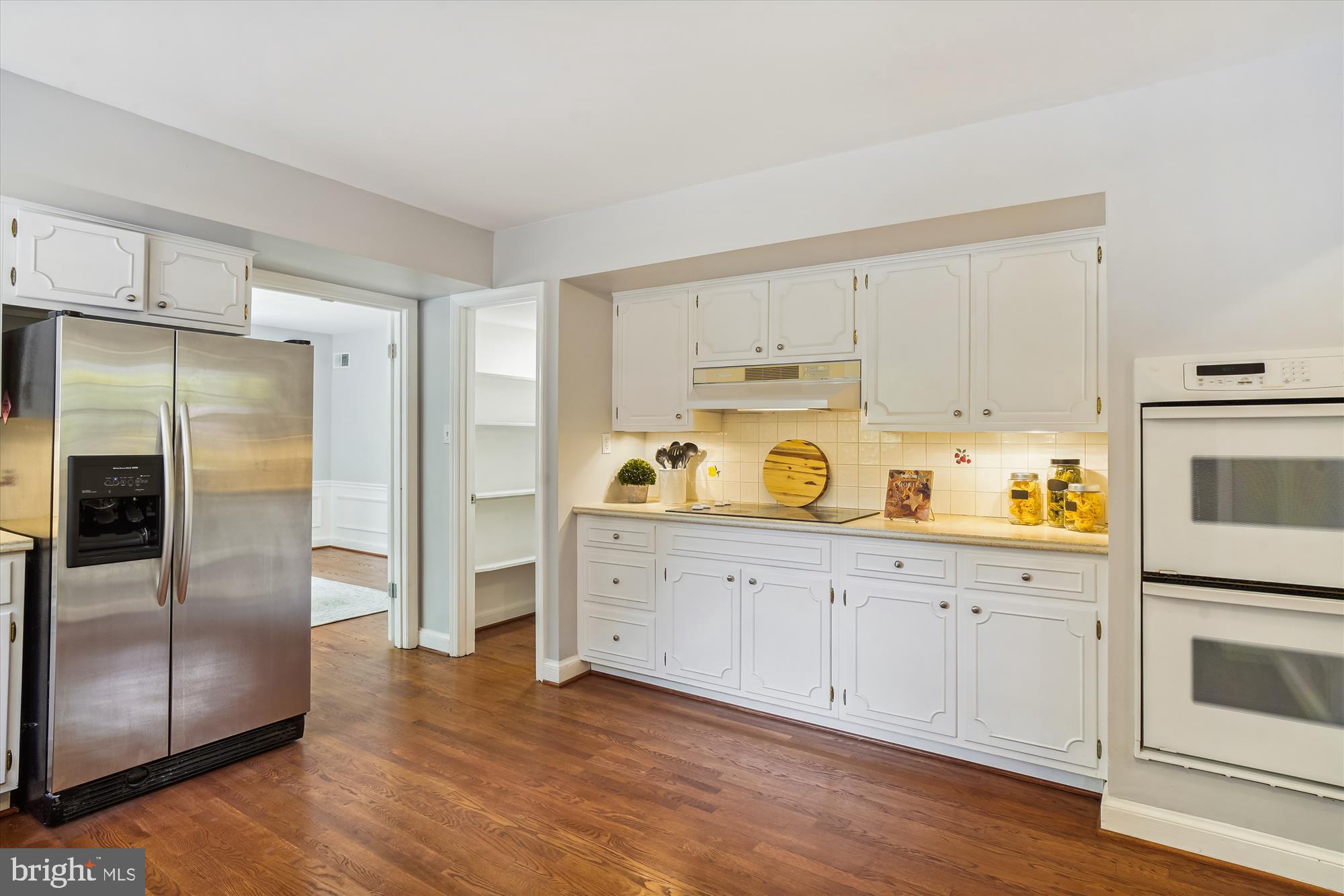10001 Carter Road Bethesda, MD 20817 - Photo 27 of 78 Kitchen with Under Cabinet Lighting