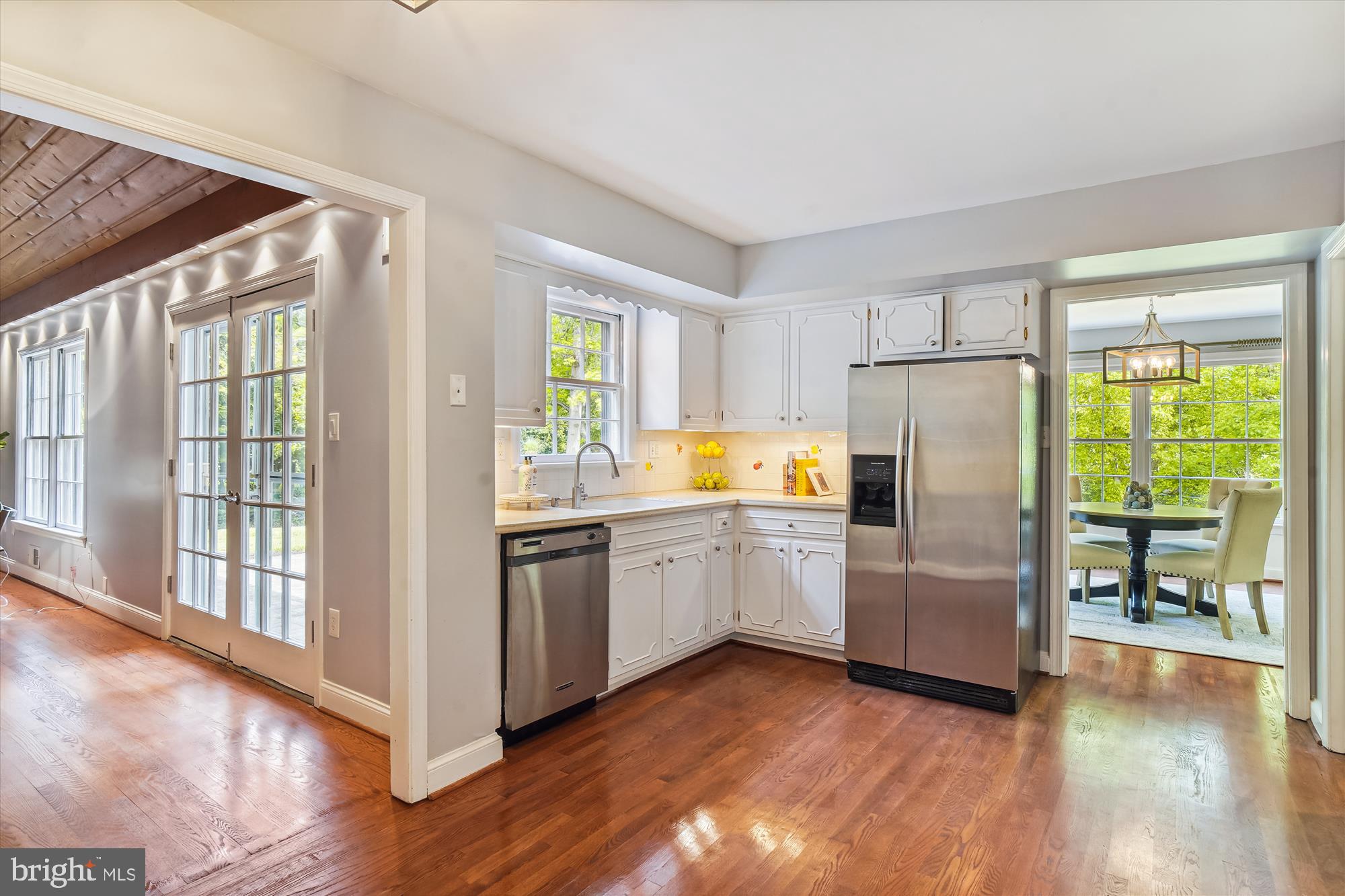 10001 Carter Road Bethesda, MD 20817 - Photo 28 of 78 Kitchen with Corian Counters