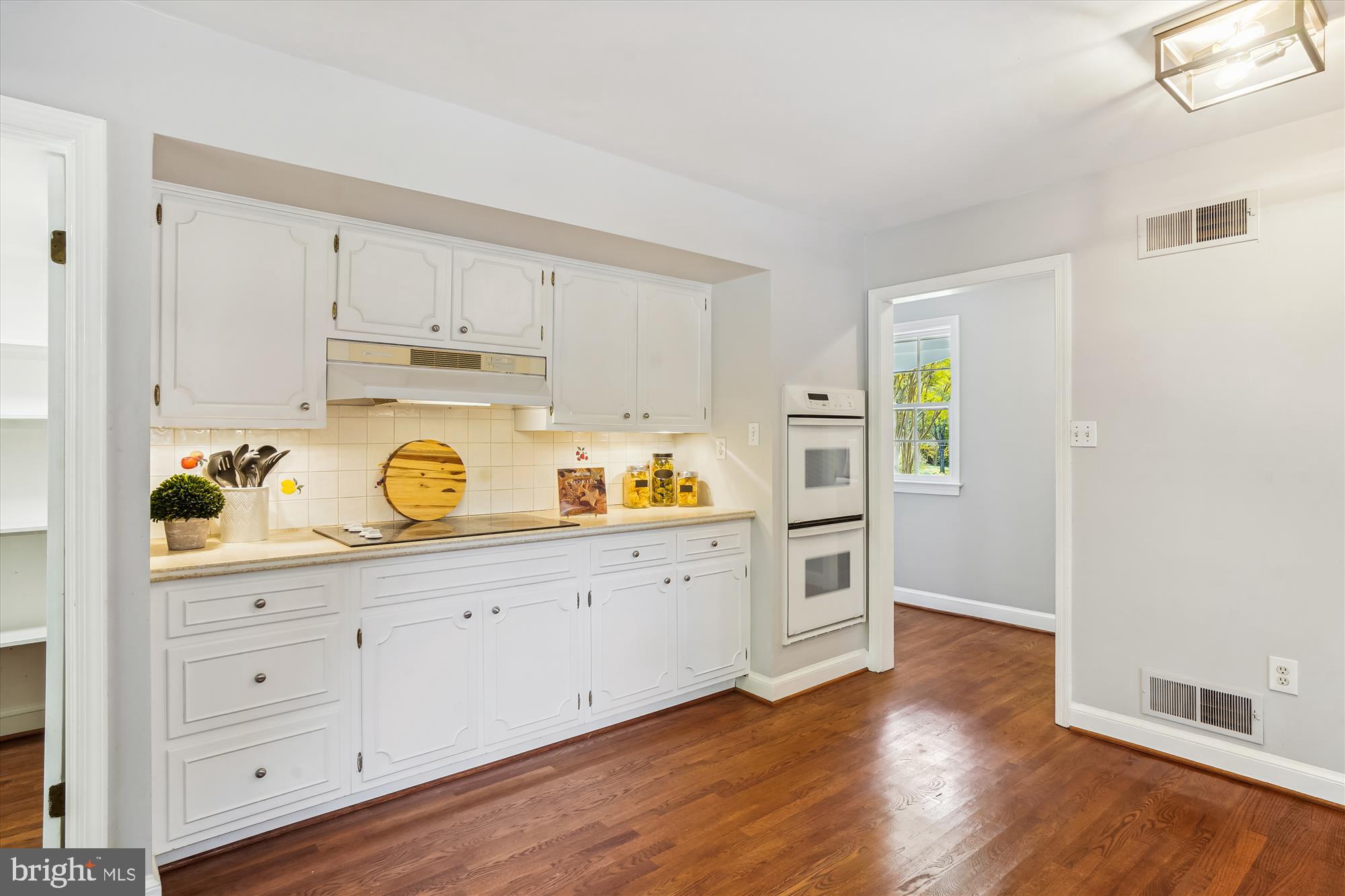 10001 Carter Road Bethesda, MD 20817 - Photo 29 of 78 Kitchen with Double Oven