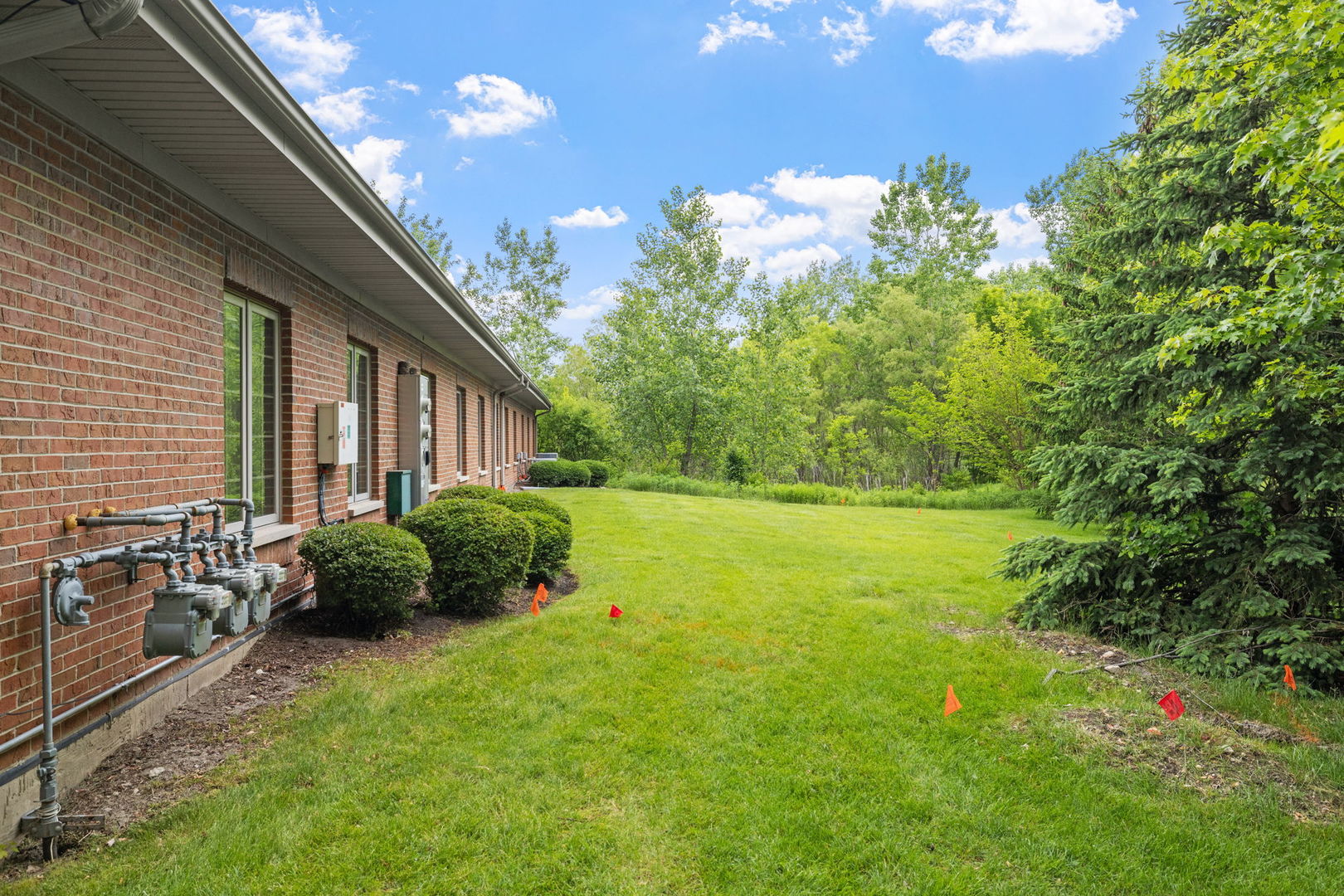 3941 75th Street, Unit 3941 Aurora, IL 60504 - Photo 22 of 25 a view of a backyard with garden