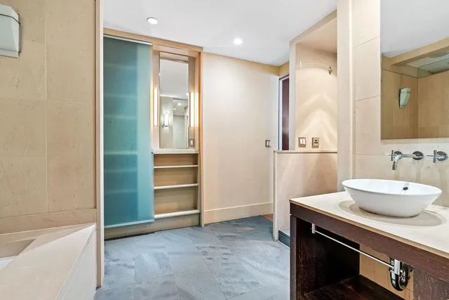 $2,380,000 | 10 West Street, Unit 16A | Battery Park City