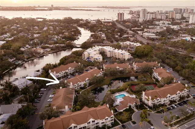 $239,000 | 850 South Tamiami Trail, Unit 321, Sarasota, FL 34236