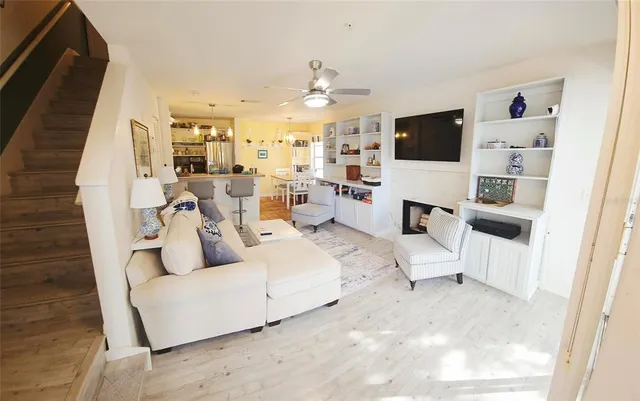 $239,000 | 850 South Tamiami Trail, Unit 321, Sarasota, FL 34236